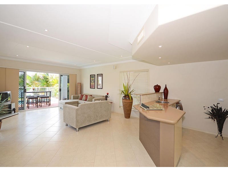 18 Harrison Cct, Urangan QLD 4655