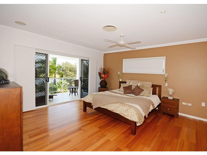 18 Harrison Cct, Urangan QLD 4655