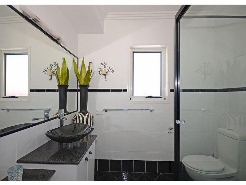 18 Harrison Cct, Urangan QLD 4655