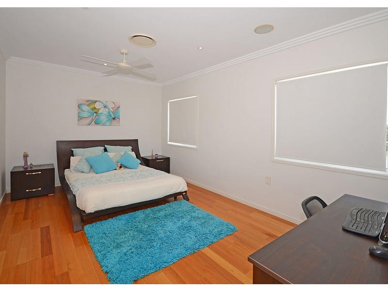 18 Harrison Cct, Urangan QLD 4655