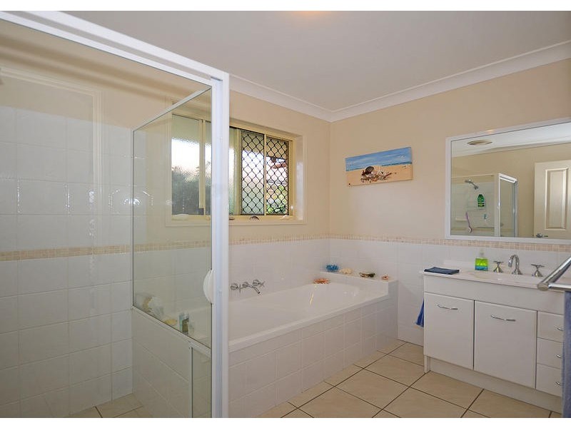 12 Lockerbie Ct, Kawungan QLD 4655