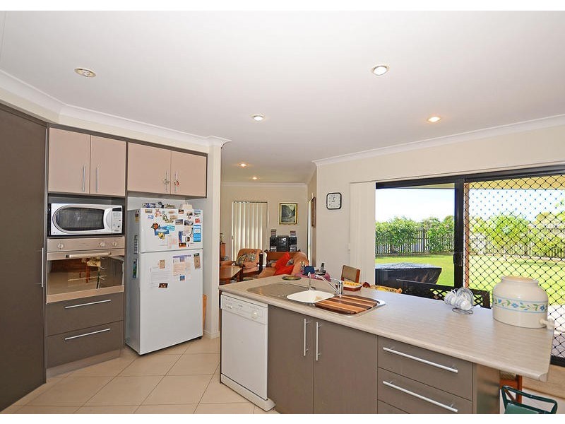 5 Bayridge Heights Dr, Nikenbah QLD 4655