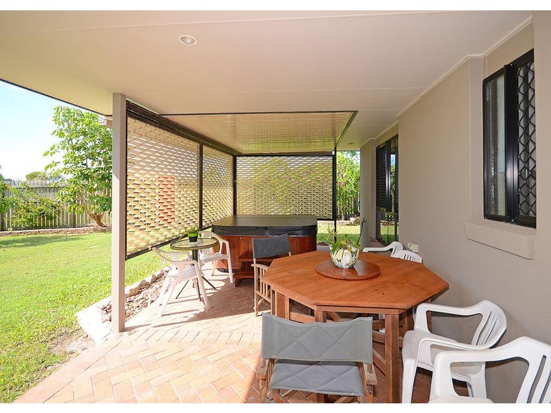 5 Bayridge Heights Dr, Nikenbah QLD 4655