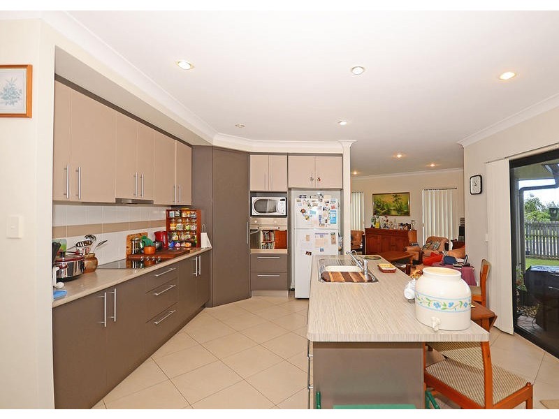 5 Bayridge Heights Dr, Nikenbah QLD 4655