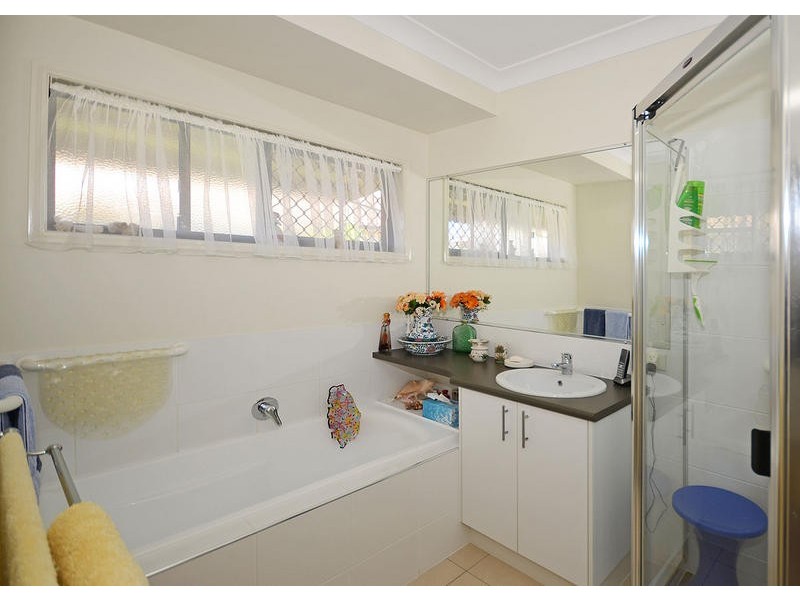 5 Bayridge Heights Dr, Nikenbah QLD 4655