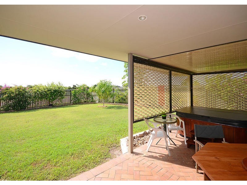 5 Bayridge Heights Dr, Nikenbah QLD 4655