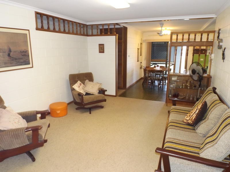 21 Cooloola Cres, Urangan QLD 4655