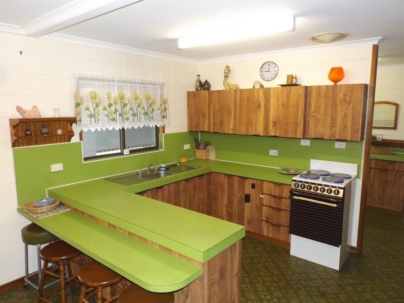 21 Cooloola Cres, Urangan QLD 4655