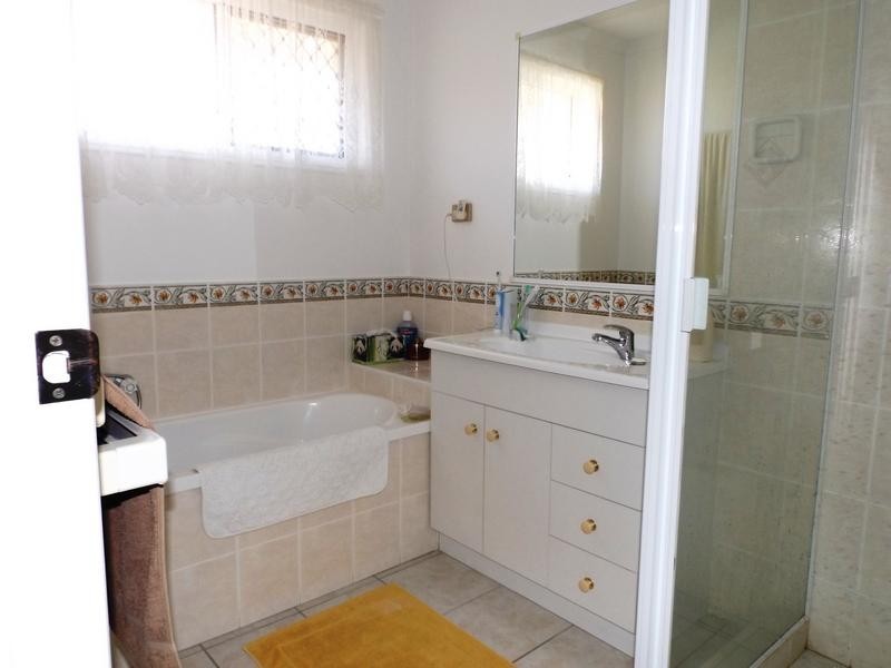 8 Haupt Ave, Pialba QLD 4655