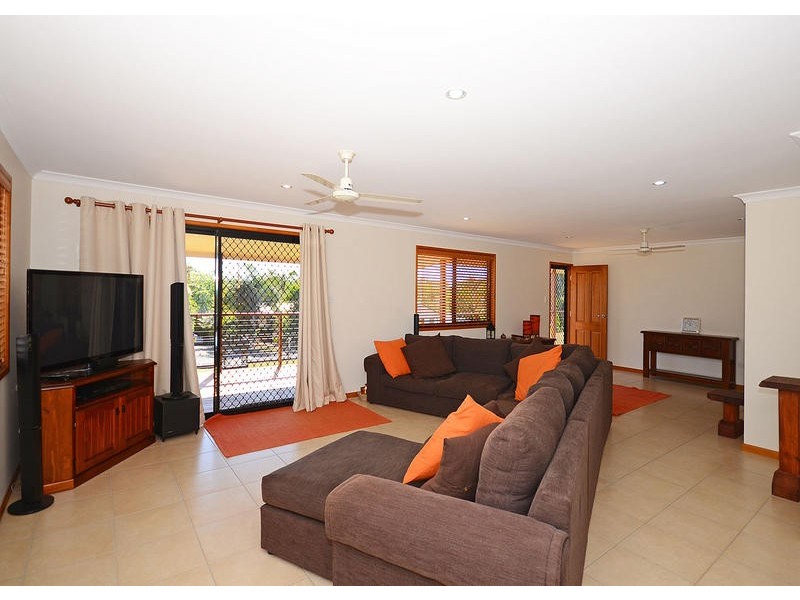 7 Carolyn St, Dundowran Beach QLD 4655