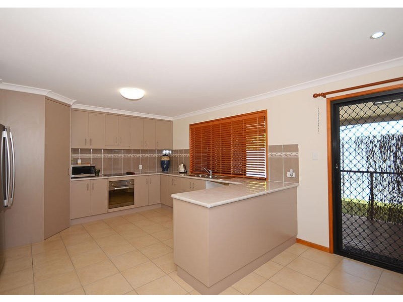 7 Carolyn St, Dundowran Beach QLD 4655
