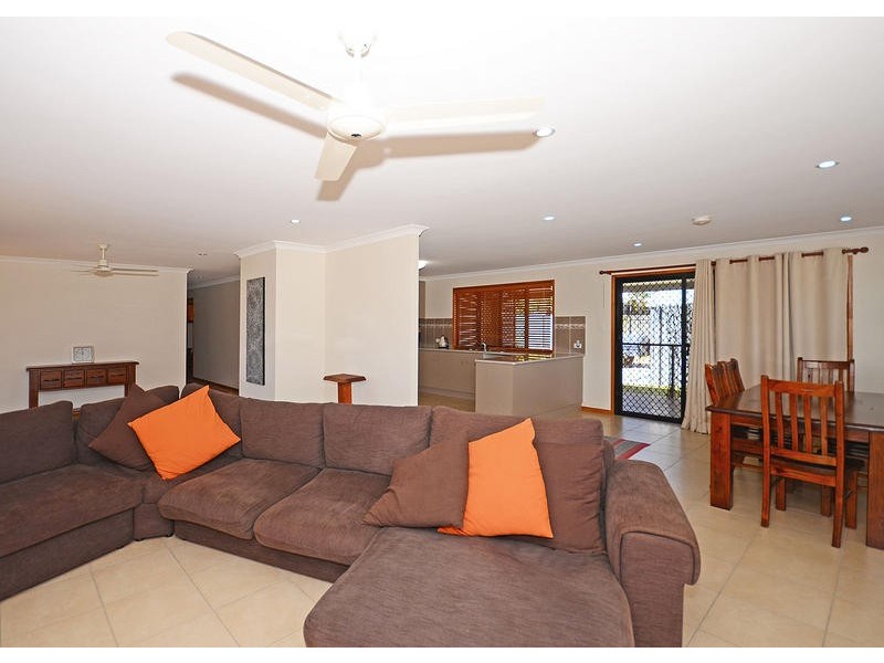 7 Carolyn St, Dundowran Beach QLD 4655