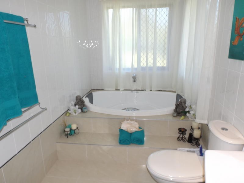6 Mac Stocks Dr, Dundowran Beach QLD 4655
