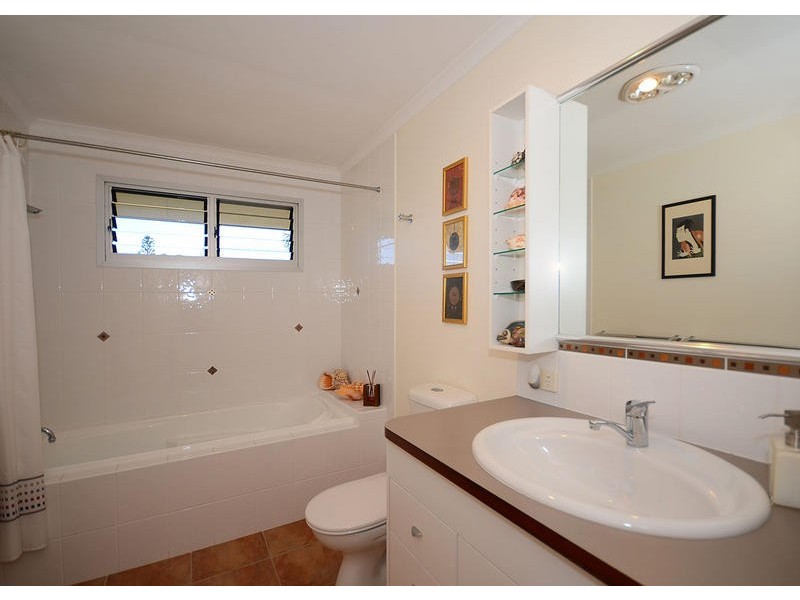 180 Christensen St, Urraween QLD 4655