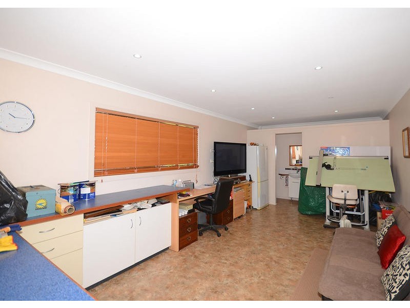 180 Christensen St, Urraween QLD 4655