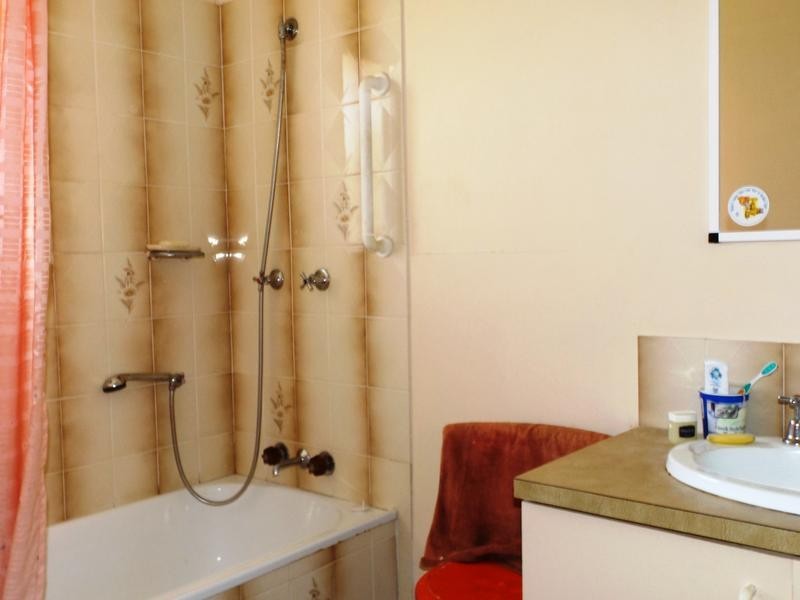 16 Vanda St, Urangan QLD 4655