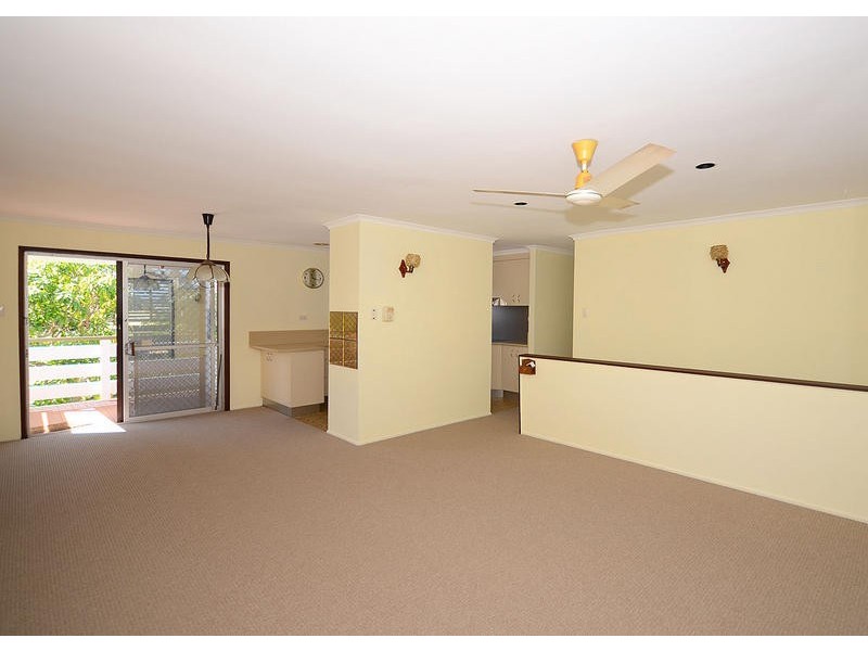 9 Hayworth St, Point Vernon QLD 4655