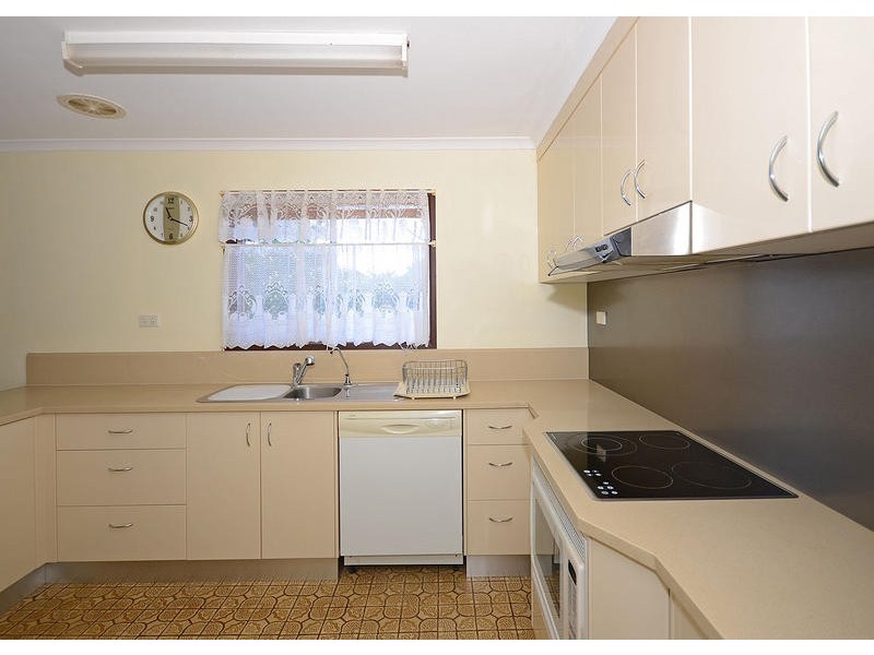 9 Hayworth St, Point Vernon QLD 4655