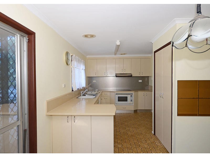 9 Hayworth St, Point Vernon QLD 4655