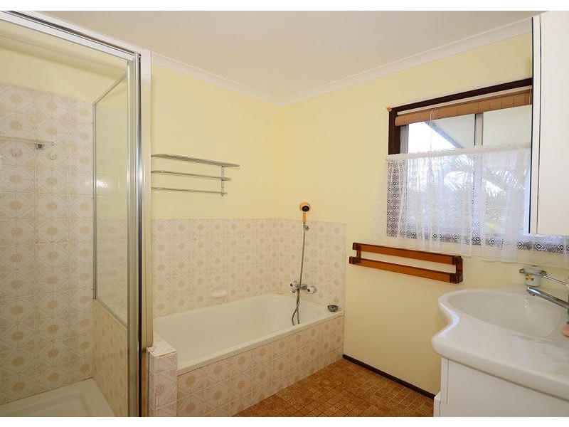 9 Hayworth St, Point Vernon QLD 4655