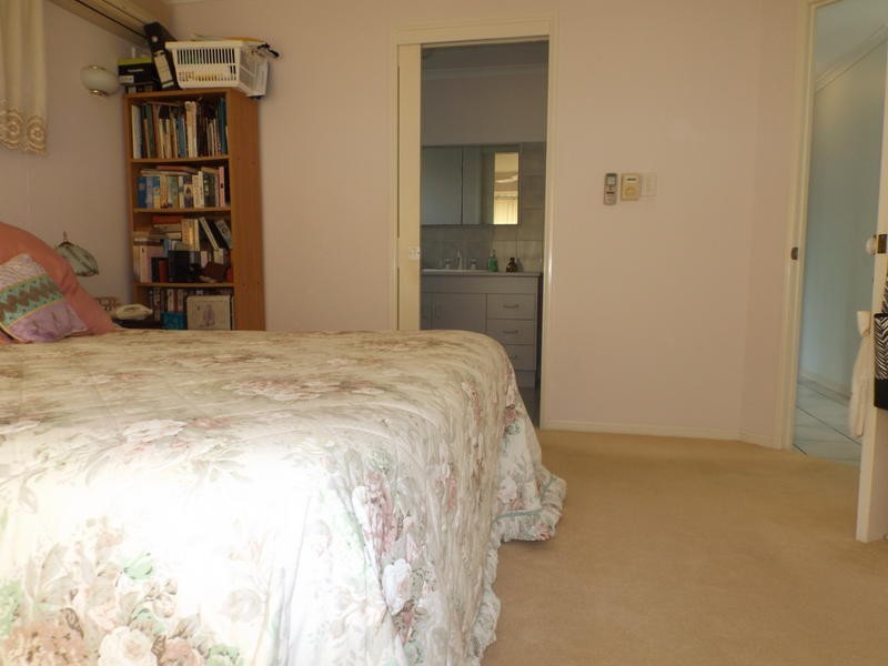 24 Rocky Crt, Kawungan QLD 4655