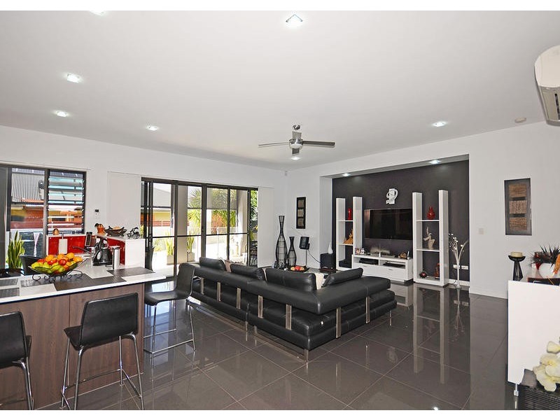 8 Pohlman Court, Scarness QLD 4655