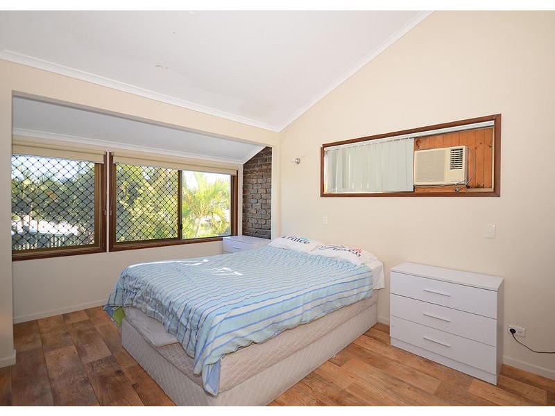 51 Hansen Street, Urangan QLD 4655