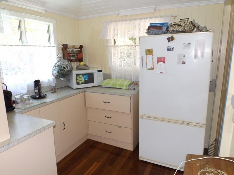 194 Torquay Rd, Scarness QLD 4655