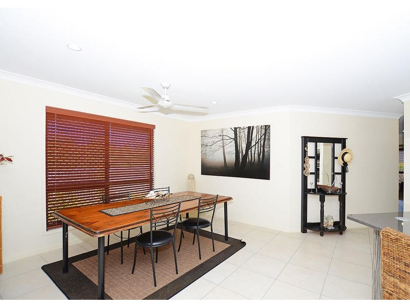 3 Bayridge Heights Dr, Nikenbah QLD 4655