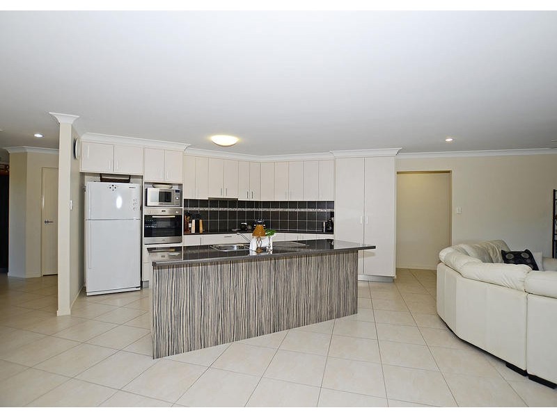 3 Bayridge Heights Dr, Nikenbah QLD 4655
