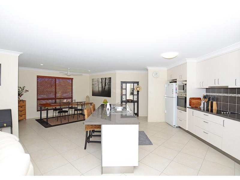 3 Bayridge Heights Dr, Nikenbah QLD 4655
