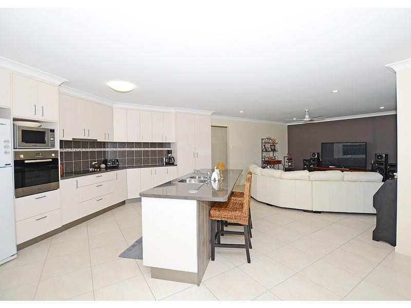 3 Bayridge Heights Dr, Nikenbah QLD 4655