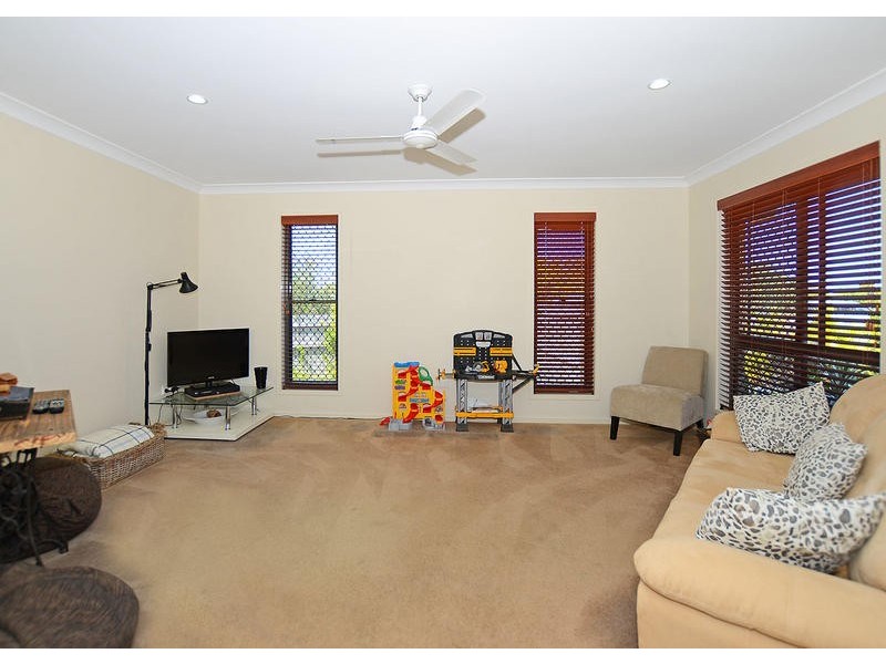 3 Bayridge Heights Dr, Nikenbah QLD 4655