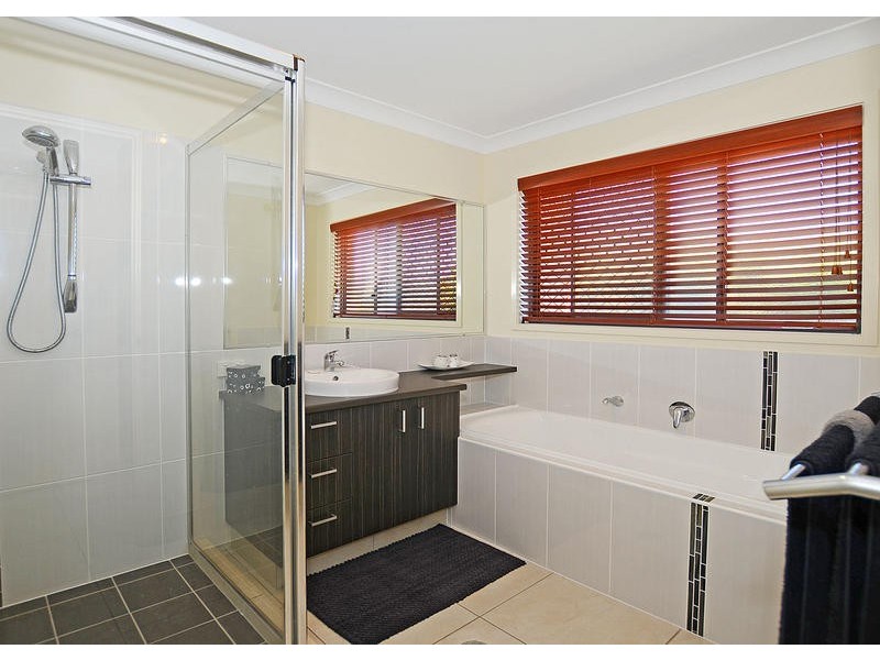3 Bayridge Heights Dr, Nikenbah QLD 4655
