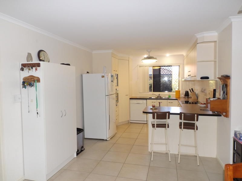 18 Topaz Cct, Urangan QLD 4655