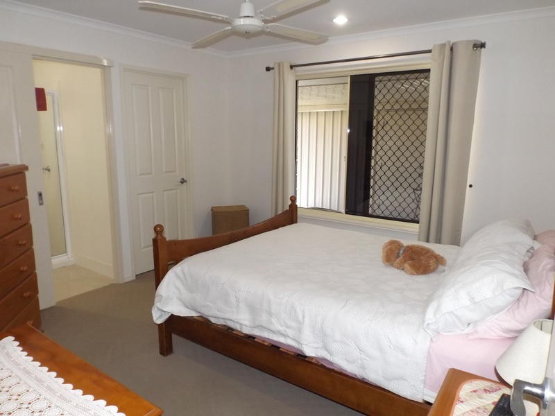 18 Topaz Cct, Urangan QLD 4655