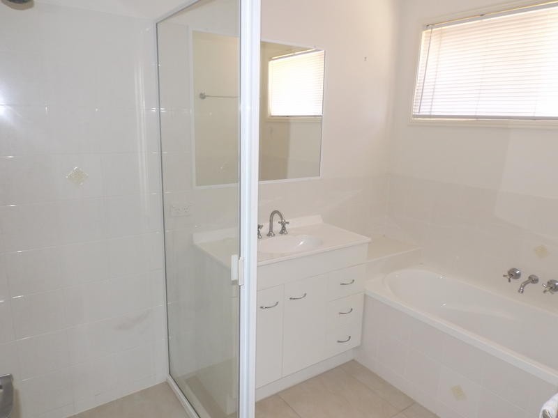18 Topaz Cct, Urangan QLD 4655