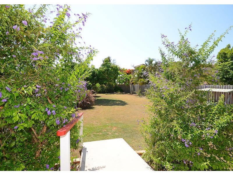 12 Flinders St, Point Vernon QLD 4655