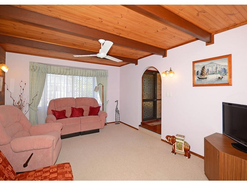 12 Flinders St, Point Vernon QLD 4655