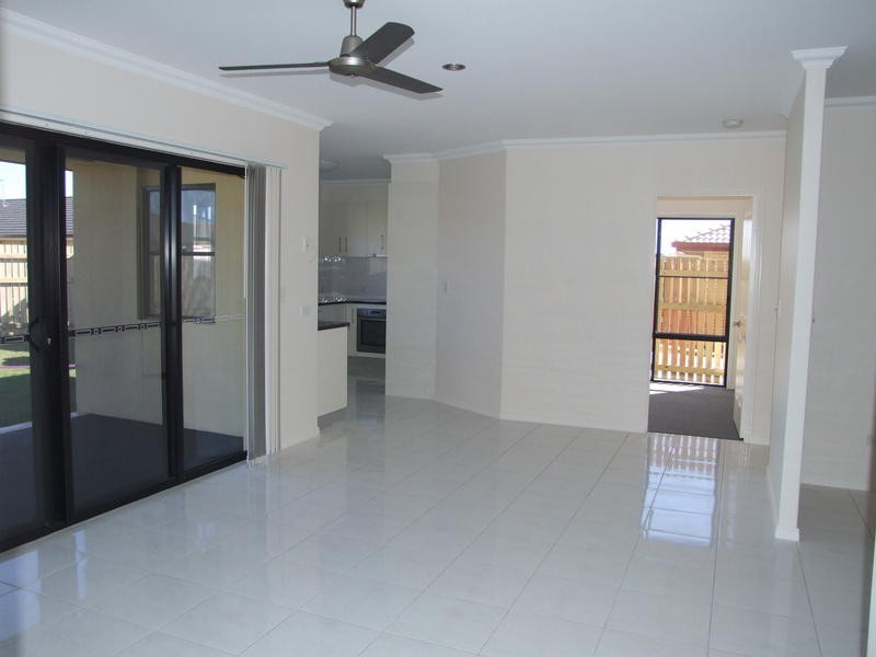 24 Bounty Cct, Eli Waters QLD 4655