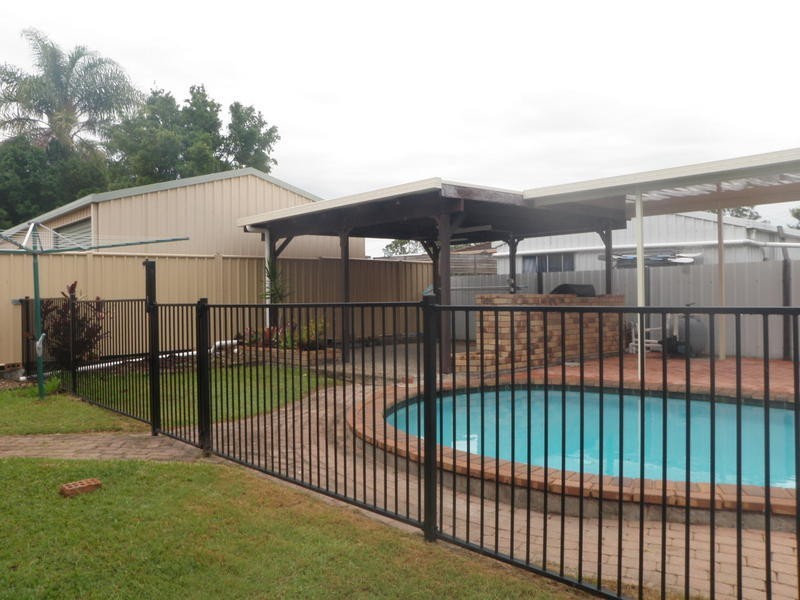 17 Drummond Street, Urangan QLD 4655