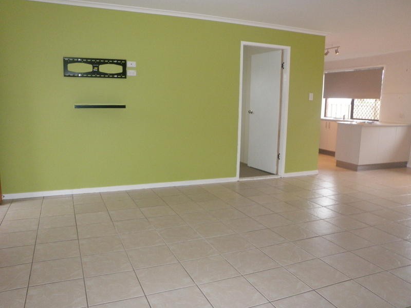17 Drummond Street, Urangan QLD 4655