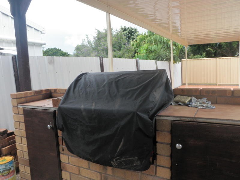 17 Drummond Street, Urangan QLD 4655