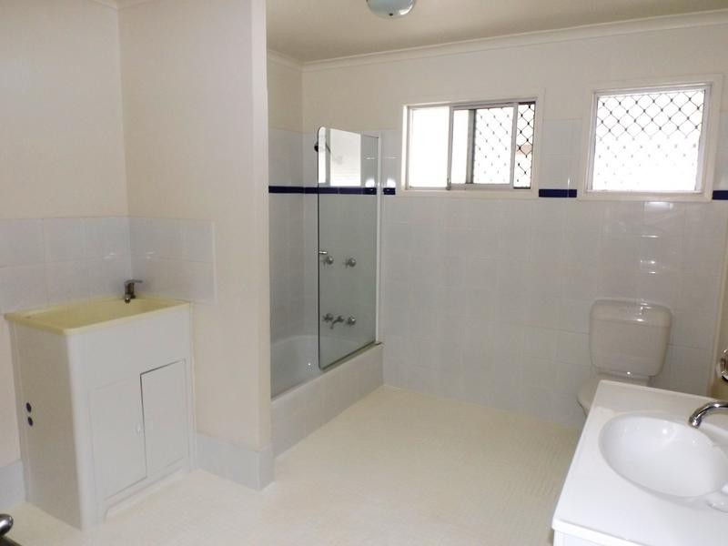 14 Prince Street, Urangan QLD 4655