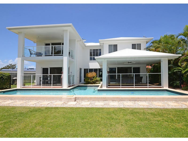 18 Harrison Circuit, Urangan QLD 4655