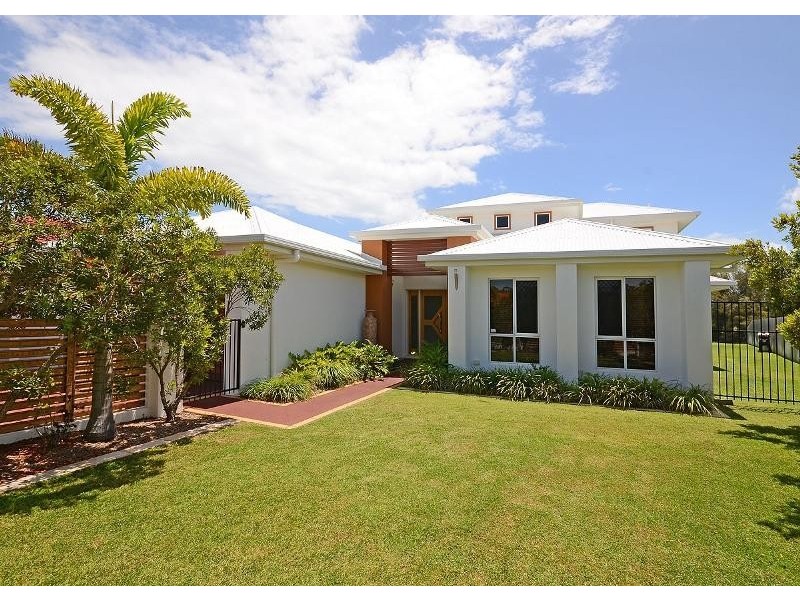 18 Harrison Circuit, Urangan QLD 4655