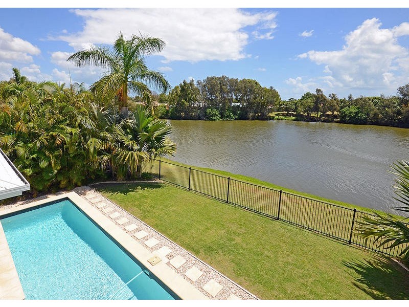 18 Harrison Circuit, Urangan QLD 4655