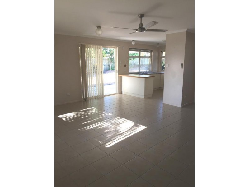 7 Macbel Court, Torquay QLD 4655