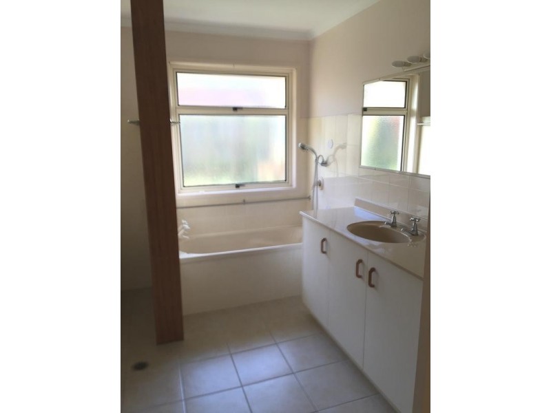 7 Macbel Court, Torquay QLD 4655