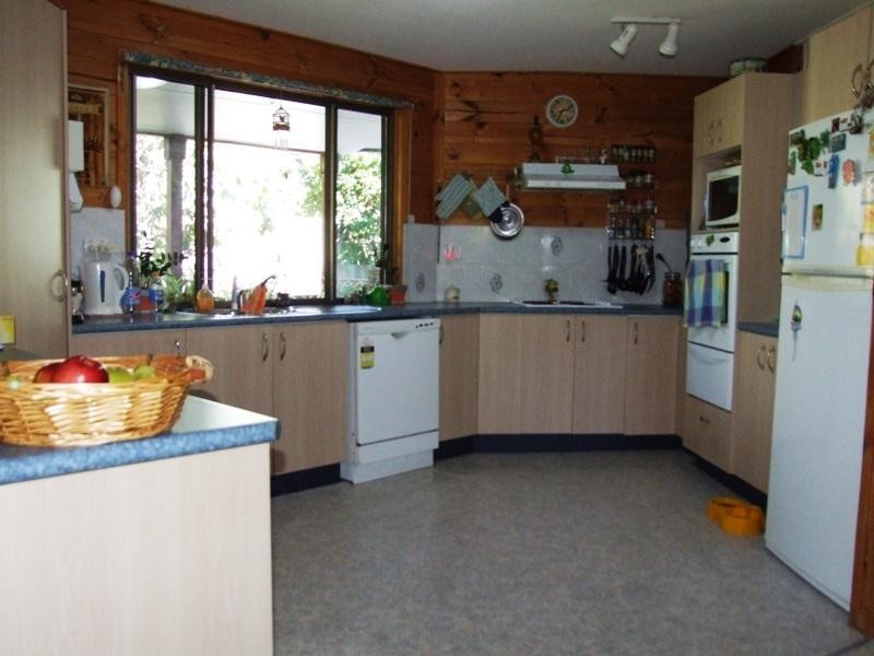 25 Victoria Street, Point Vernon QLD 4655